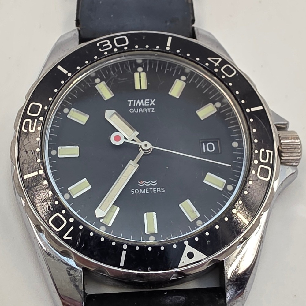Timex Quartz Diver Watch Black Dial 50 Meters Water Resistant Date Resin Strap
